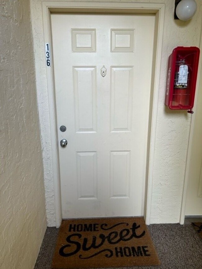 Building Photo - Venice, FL MACARTHUR BEACH Gated Comm. 2/2...