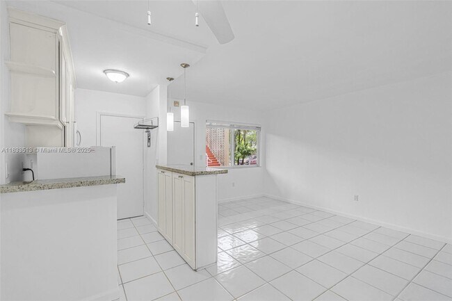 Building Photo - 6330 SW 79th St