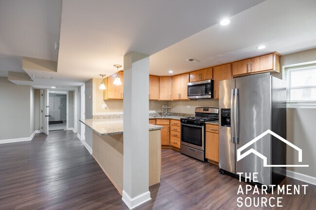 Building Photo - 2118 N Avers Ave