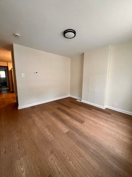 Building Photo - 1704 Tulip St