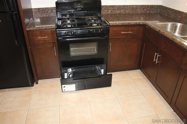 Building Photo - 520 Glover Avenue #C C