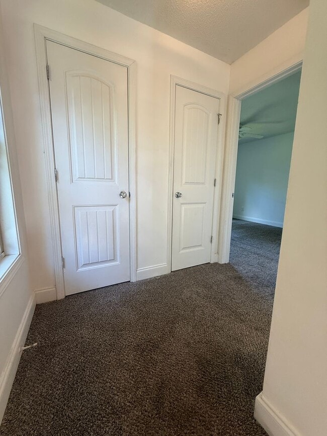 Building Photo - Spacious Two Bedroom Home