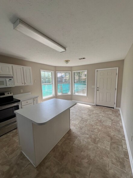 Building Photo - Single Family Home North Dean Area