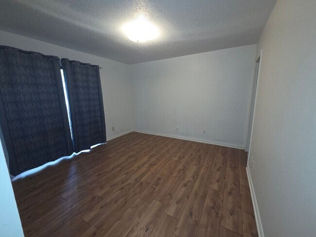 Building Photo - 200 S Linwood Ave