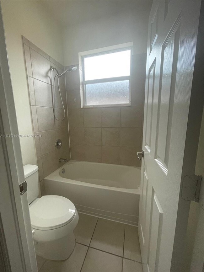 Building Photo - 3114 SE 3rd Dr