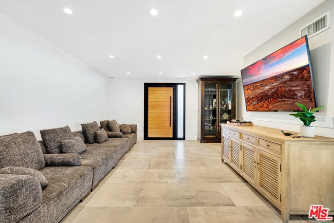 Building Photo - 6324 Geyser Ave