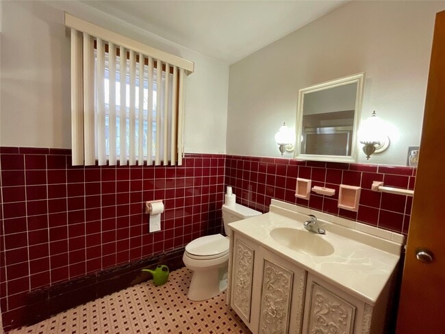 Building Photo - 92 Vestal Ave