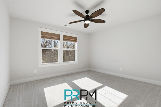 Building Photo - 2 Thornfield Dr