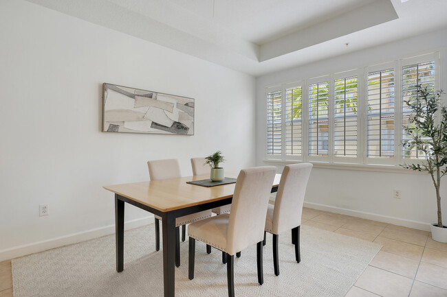 Building Photo - 2568 Gardens Pkwy