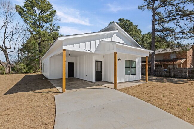 Building Photo - 5694 Myers Rd