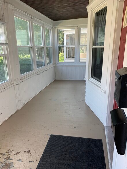 Front Porch - 14 Bohl Ave