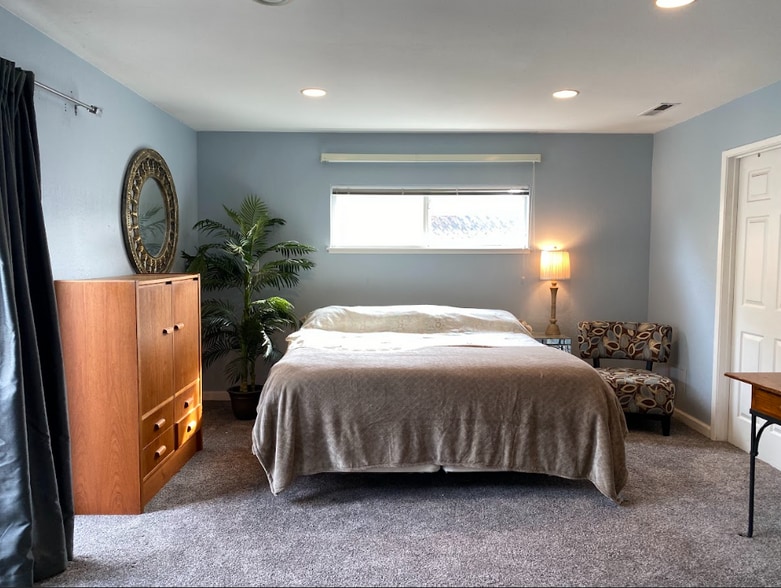 Building Photo - 5383 Woodstock Way