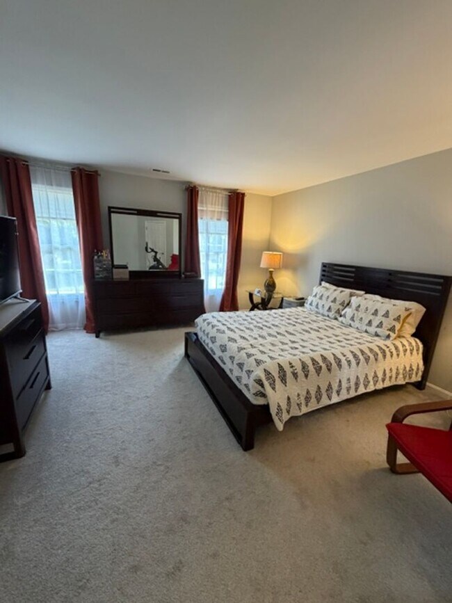 Building Photo - SPACIOUS SF HOME IN GERMANTOWN