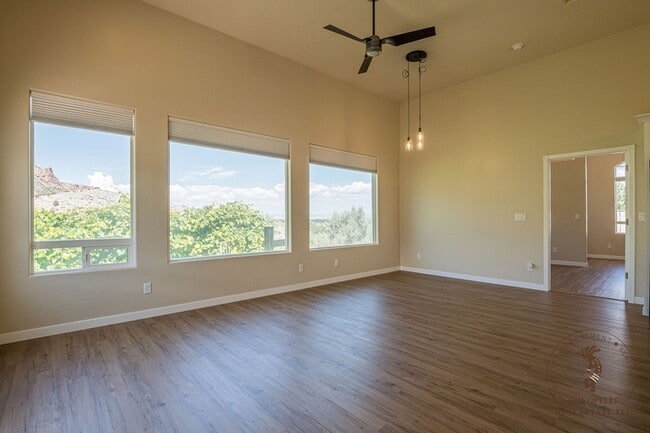 Building Photo - 2141 Redcliff Cir