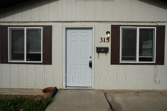 Building Photo - 315 Ivy St
