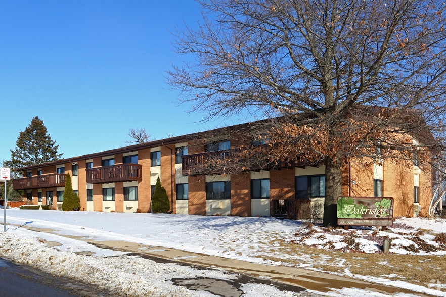 Primary Photo - Oakridge Apartments