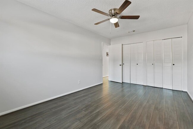 Building Photo - 2324 Shadowdale Dr