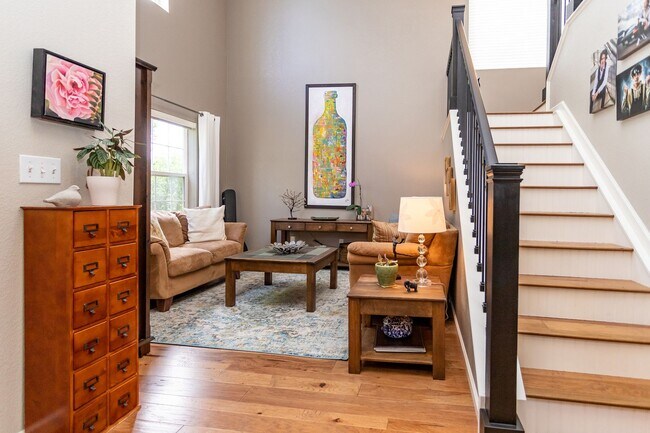 Building Photo - Charming Monument Retreat with  Private Ba...