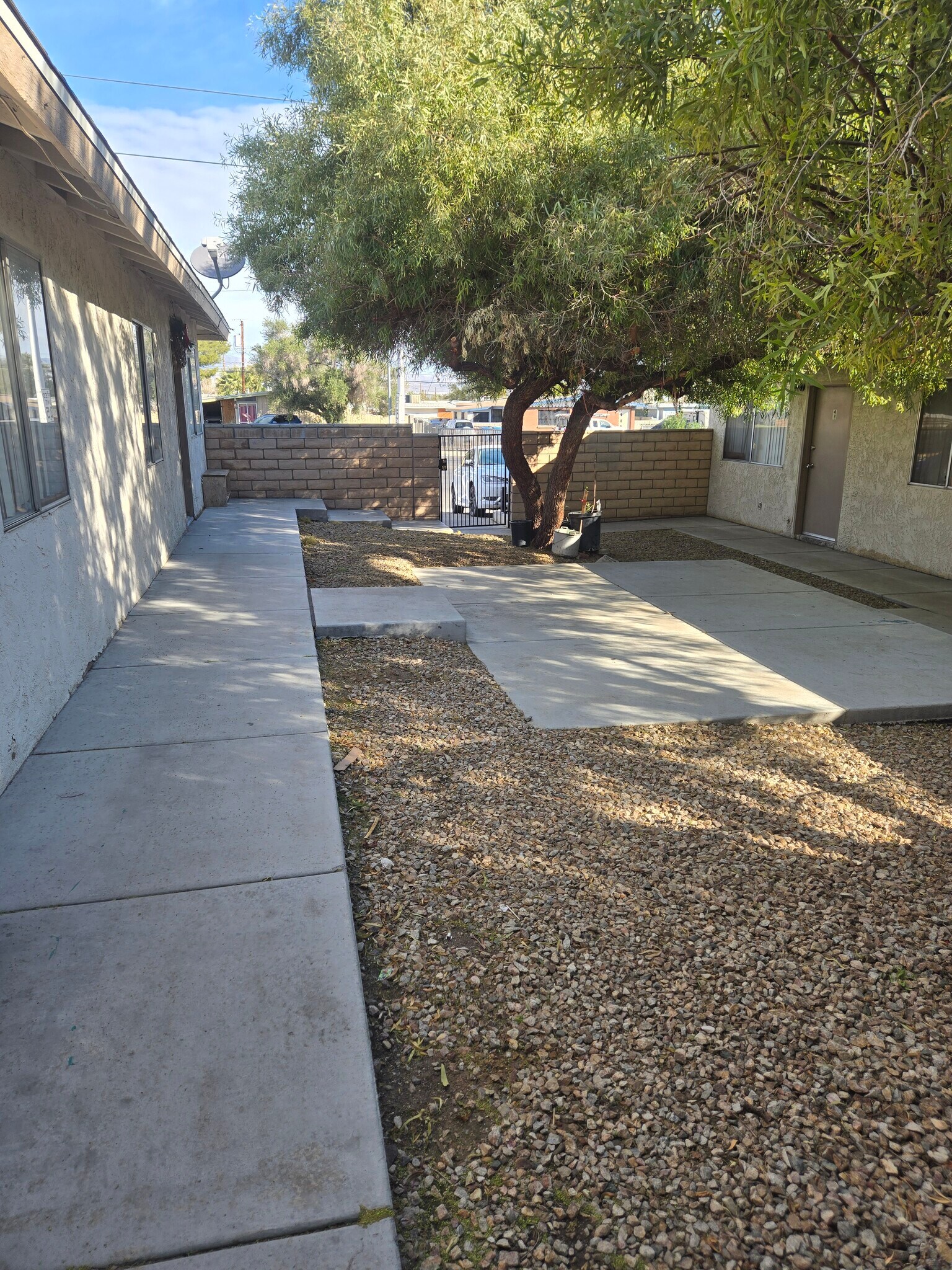 Building Photo - 1824 E Bonanza Rd