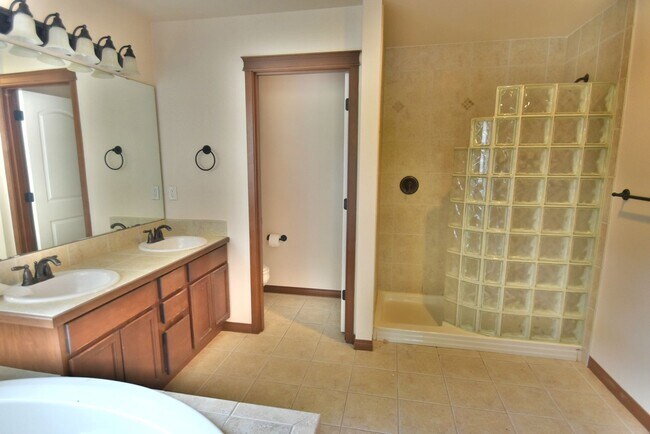 Building Photo - 4bd/2.5ba Bothell Home