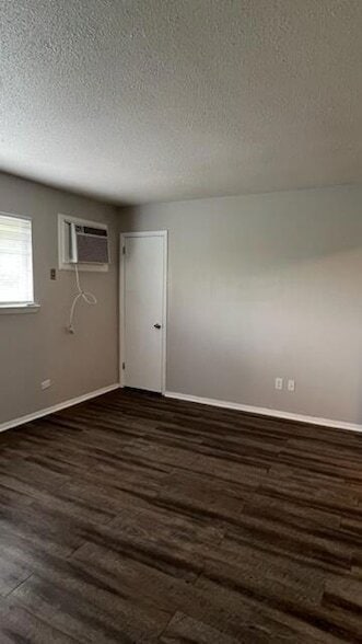 Building Photo - 210 Hendricks Blvd