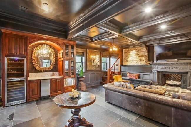 Building Photo - 788 Lake Ave NE