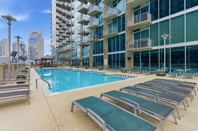 Building Photo - $500 Credit towards first month's rent if leased by April 1st. 9th Floor of Encore Building Downt...