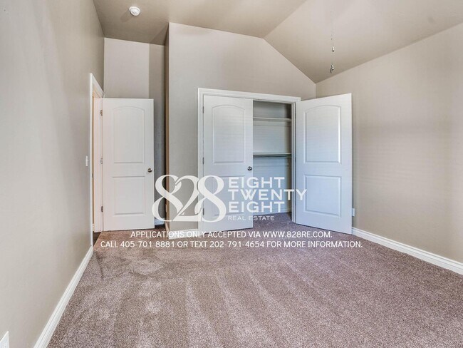 Building Photo - NEW TO THE MARKET!  Spacious 4 Bed/2 Bath Near very Close to Campus!!