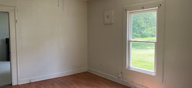 Building Photo - 3 bedroom 2 bath house