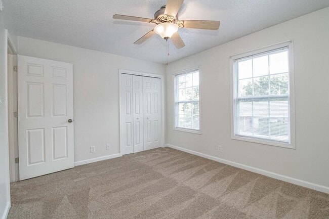 Building Photo - 299-E2 Raleigh Dr