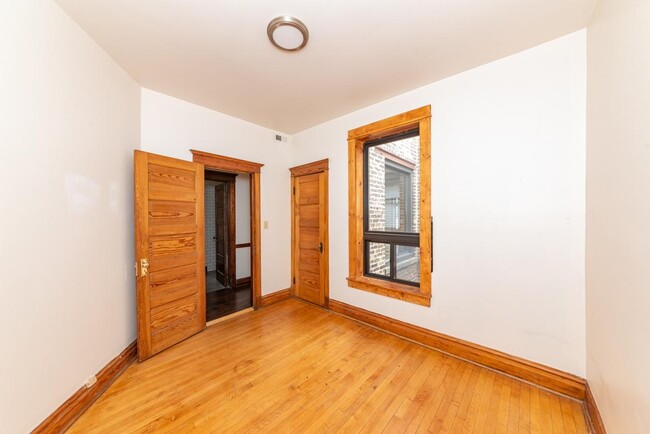 Building Photo - 2 bedroom in Chicago IL 60647