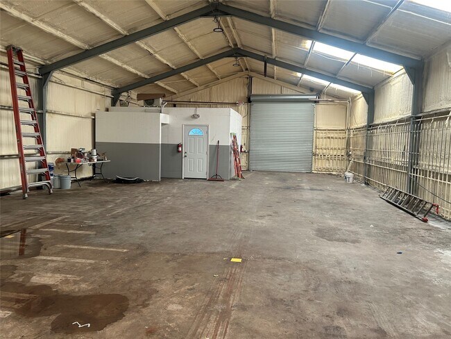 Building Photo - 6936 Lozier St