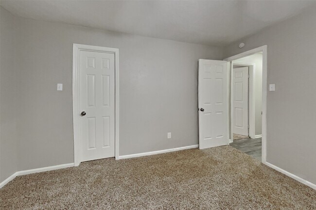 Building Photo - 3323 Colonel Ct Dr