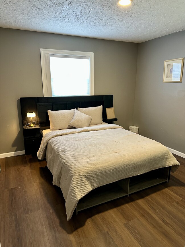 Building Photo - 4927 W Southern Ave