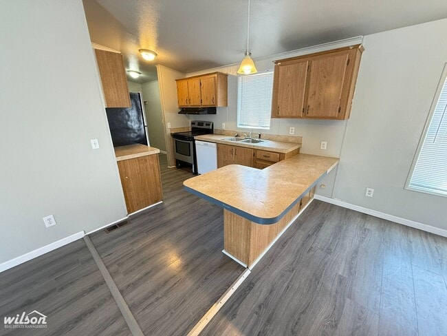 Building Photo - Spacious Yakima Home with Fenced Yard & Gr...