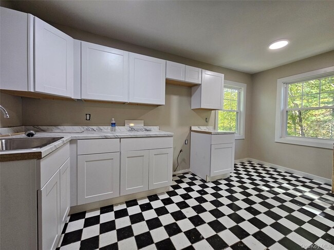 Building Photo - 2826 US-209