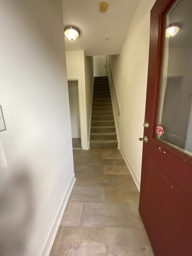 Building Photo - Room in 3 Bedroom Townhome at Seigle Point Dr