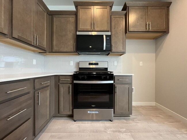 Building Photo - Beautiful Newer Construction 4 Bedroom Forest Grove Home with Open Layout, Quartz Kitchen & Moder...