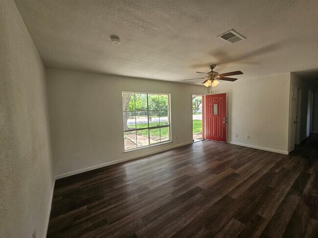 Building Photo - 1401 Trinity St