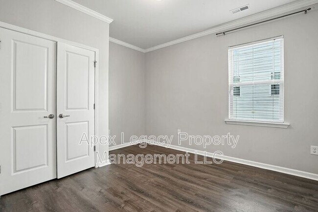 Building Photo - 1009 Artis Town Ln