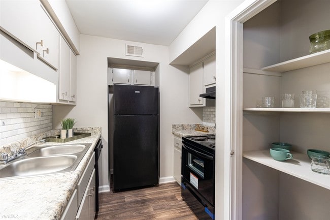 Building Photo - 2609 Embarcadero Dr