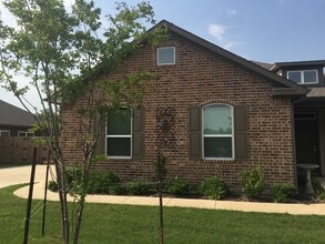 Building Photo - 792 E Northside Dr