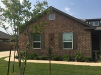 Building Photo - 792 E Northside Dr