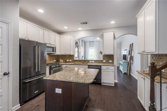Building Photo - 529 Trinity Bend
