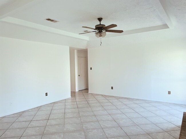 Building Photo - 10603 Village Trail Dr