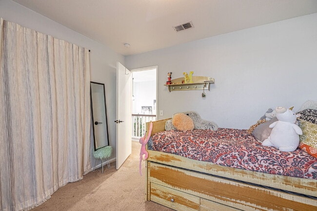 Building Photo - 3 Bedroom Home in The Gated Marigold Tract...
