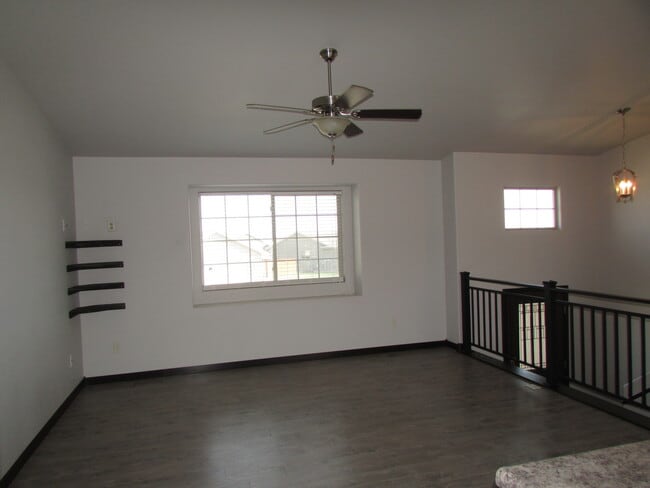 Building Photo - MODERN 3 BEDROOM IN ELKS CROSSING