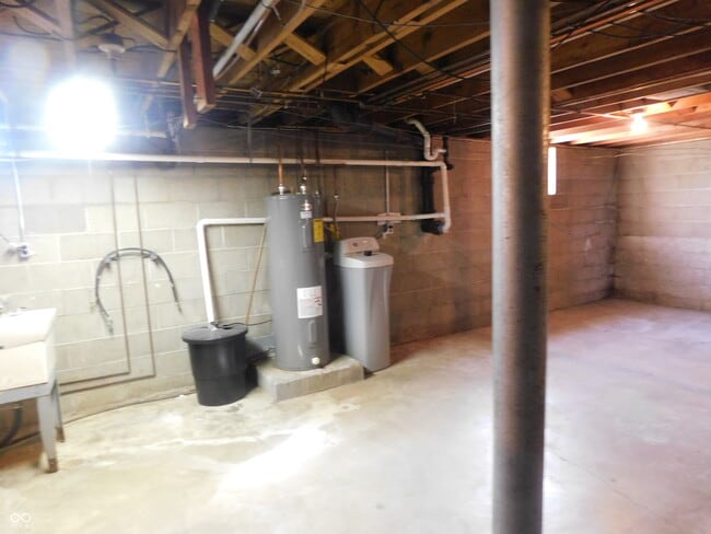 Building Photo - 1041 N Bluff Rd