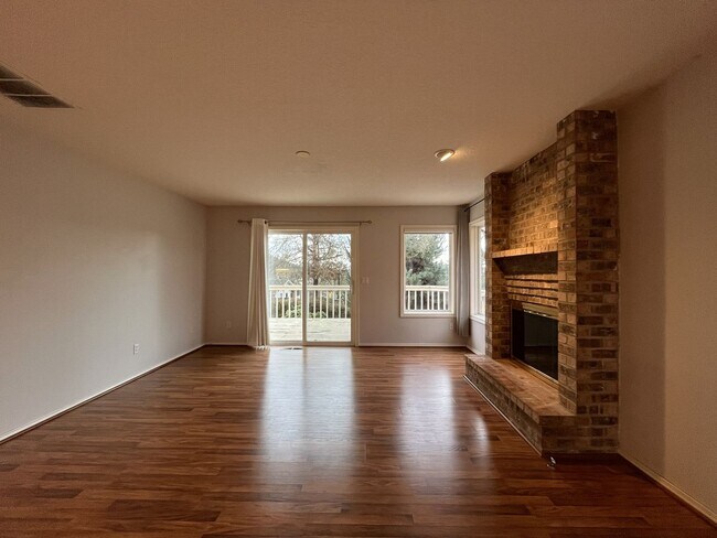 Building Photo - Elegant Home Offering Open Living Spaces, Spacious Primary Suite, and Nature-Inspired Yard