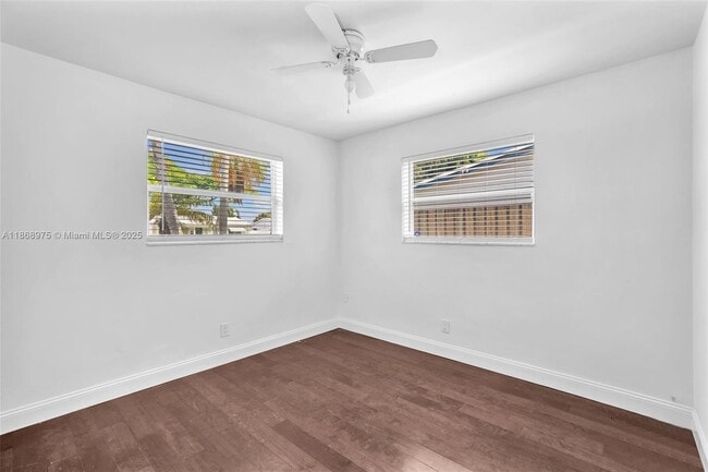 Building Photo - 2112 N 32nd Ct